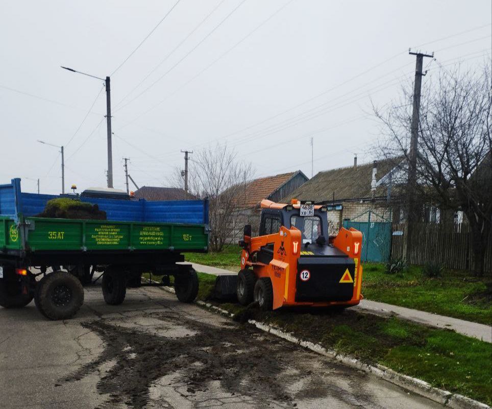 Коммунальные работники Каховки каждое утро выходят на улицы, чтобы поддерживать чистоту и благоустройство города Коммунальные работники Каховки каждое утро выходят на улицы, чтобы поддерживать чистоту и благоустройство города