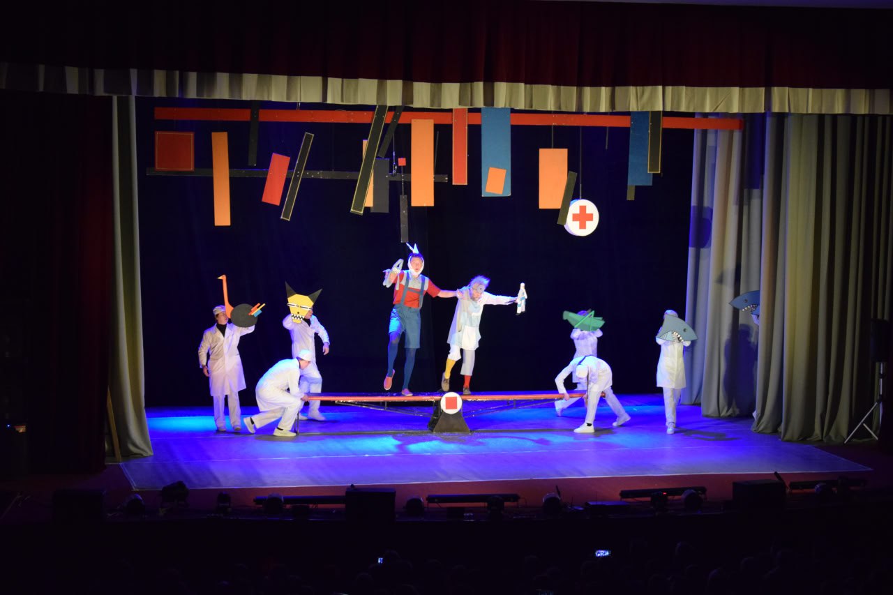 Сегодня в Новотроицком Центре культуры и досуга прошёл долгожданный спектакль Омского областного театра юных зрителей имени XX-летия Ленинского комсомола — «Айболит и Бармалей»! Сегодня в Новотроицком Центре культуры и досуга прошёл долгожданный спектакль Омского областного театра юных зрителей имени XX-летия Ленинского комсомола — «Айболит и Бармалей»!