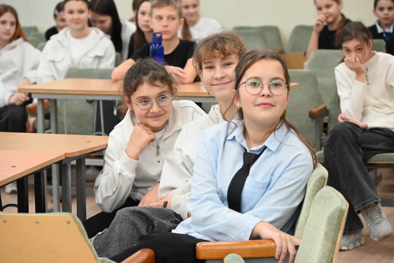 Эко-урок ко Дню волонтера прошел в Генической школе Эко-урок ко Дню волонтера прошел в Генической школе