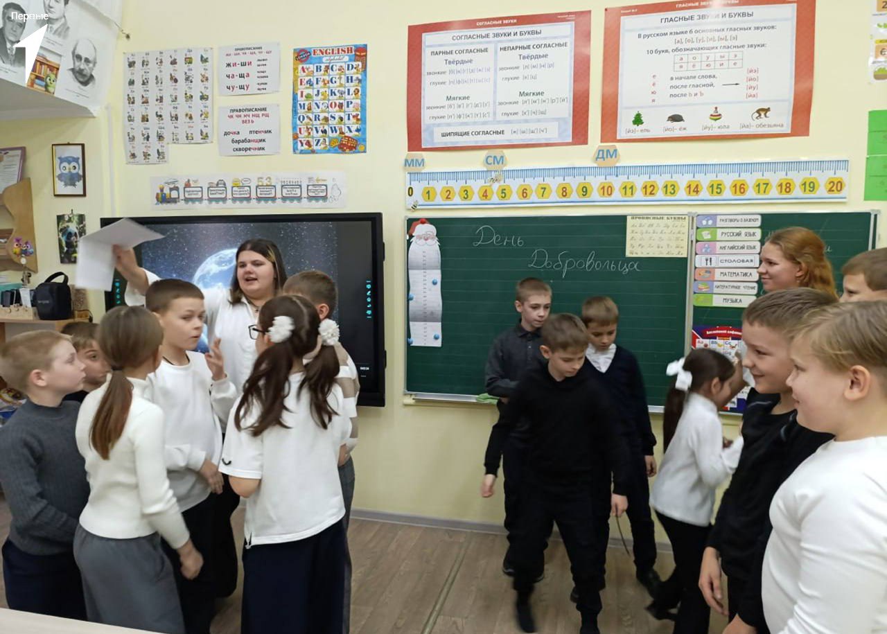 Первые Чаплинской школы № 1 рассказали младшеклассникам о космосе Первые Чаплинской школы № 1 рассказали младшеклассникам о космосе