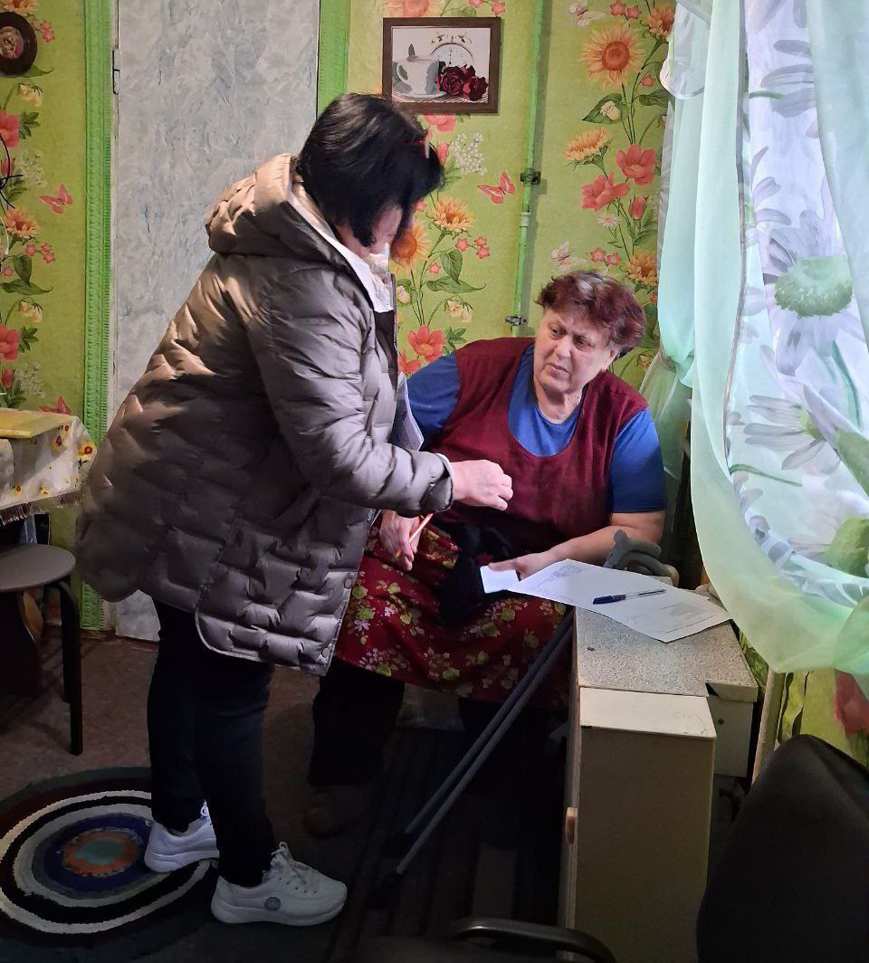 Администрация Чернянского территориального отдела доставила на дом справки о маломобильности для таких жителей Администрация Чернянского территориального отдела доставила на дом справки о маломобильности для таких жителей