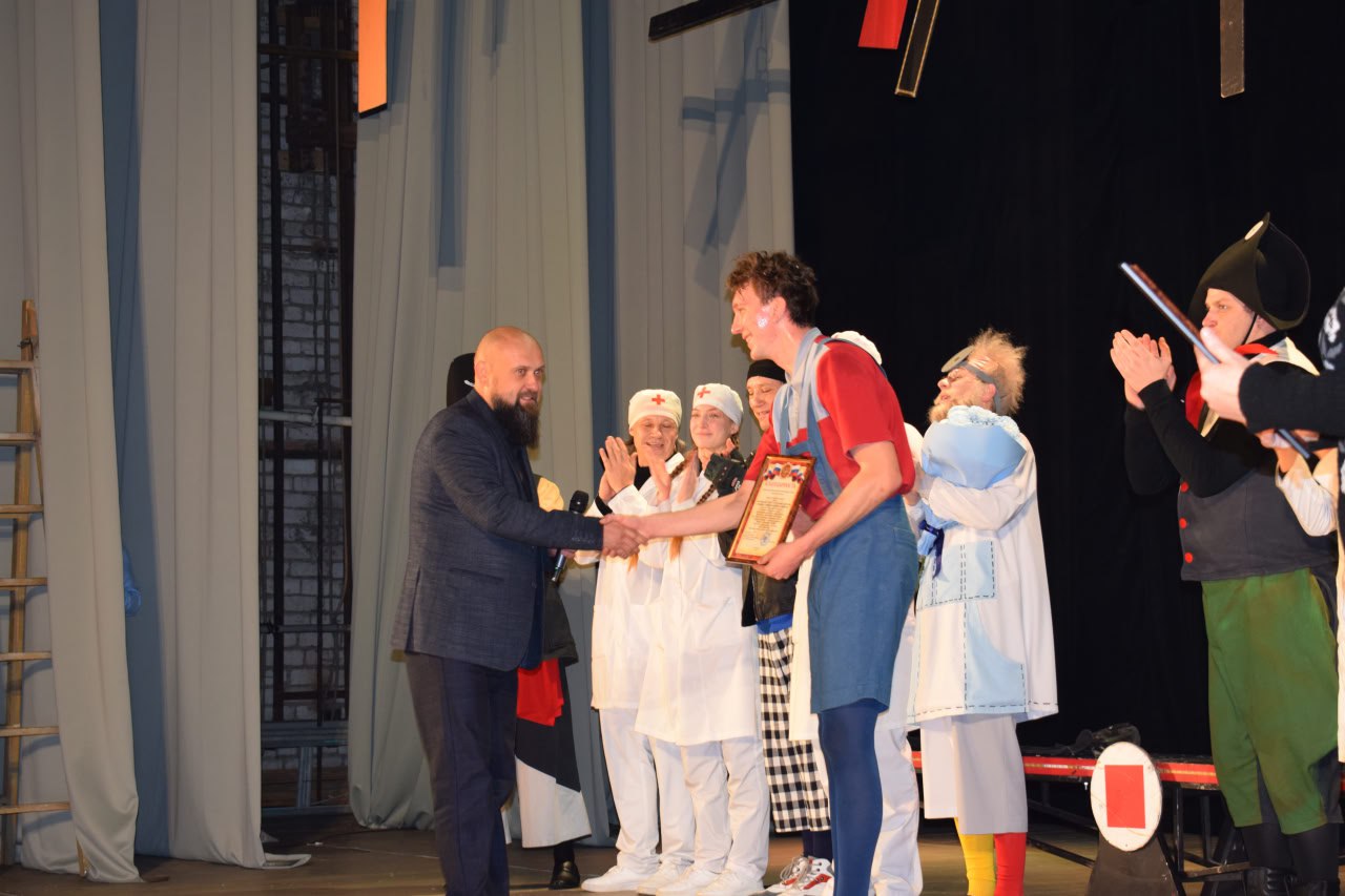 Сегодня в Новотроицком Центре культуры и досуга прошёл долгожданный спектакль Омского областного театра юных зрителей имени XX-летия Ленинского комсомола — «Айболит и Бармалей»! Сегодня в Новотроицком Центре культуры и досуга прошёл долгожданный спектакль Омского областного театра юных зрителей имени XX-летия Ленинского комсомола — «Айболит и Бармалей»!