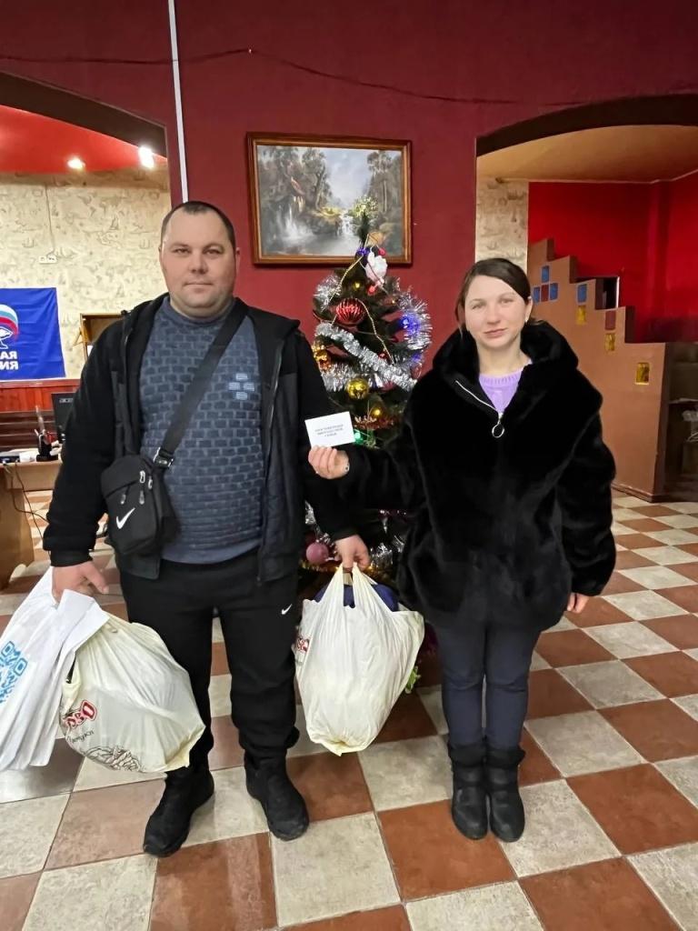 Кубанские волонтеры доставили гуманитарную помощь многодетным семьям Кубанские волонтеры доставили гуманитарную помощь многодетным семьям