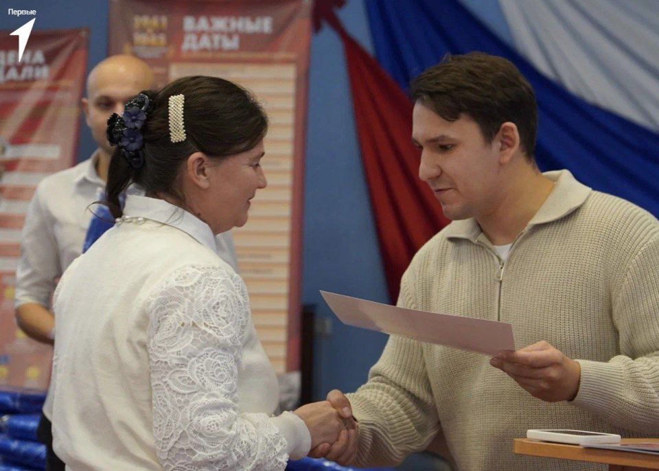Вчера в Генической школе № 2 было по-особенному шумно, торжественно и волнительно, ведь там проходила «Премия Первых»! Вчера в Генической школе № 2 было по-особенному шумно, торжественно и волнительно, ведь там проходила «Премия Первых»!