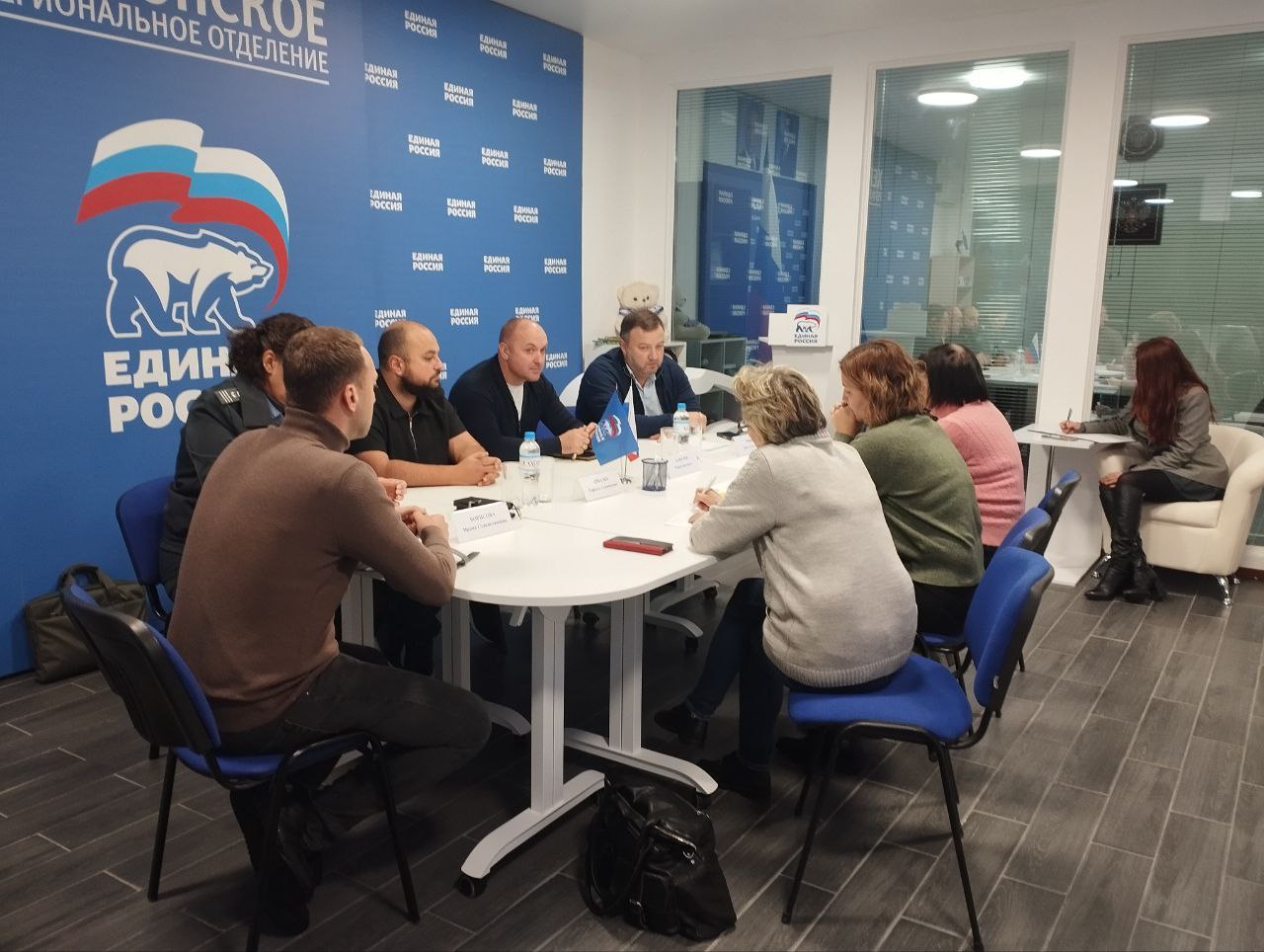 В ходе декады приёмов граждан «Единой России» рассматривали обращения по ведению бизнеса, а также проблемы с оформлением имущества, земельные вопросы