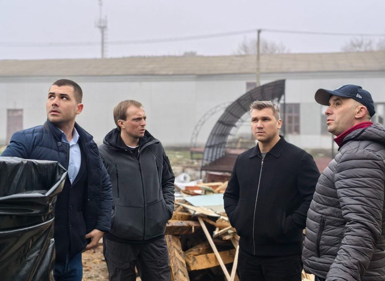 С рабочим визитом совместно с первым заместителем Министра культуры Российской Федерации Сергеем Обрывалиным и советником Министра Павлом Карташевым посетил Нижние Серогозы С рабочим визитом совместно с первым заместителем Министра культуры Российской Федерации Сергеем Обрывалиным и советником Министра Павлом Карташевым посетил Нижние Серогозы