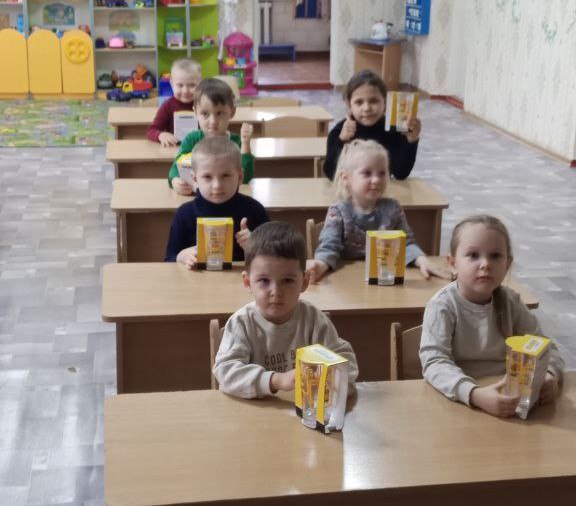 Подарок — это улыбка ребёнка! Петровский детский сад «Чебурашка» получил подарки Подарок — это улыбка ребёнка! Петровский детский сад «Чебурашка» получил подарки