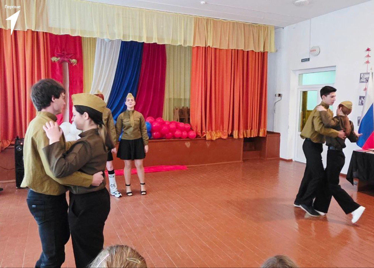 Первые Чаплинской школы № 2 приняли участие в отчетном концерте 2025 года Первые Чаплинской школы № 2 приняли участие в отчетном концерте 2025 года