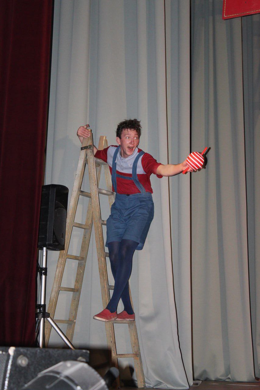 Встреча с добром и приключениями: "Айболит и Бармалей" покорили сцену Новотроицкого Дома культуры Встреча с добром и приключениями: "Айболит и Бармалей" покорили сцену Новотроицкого Дома культуры