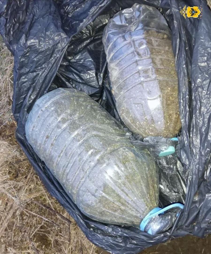 Херсонская полиция заподозрила жителя Ивановки в незаконном хранении около 2 кг марихуаны Херсонская полиция заподозрила жителя Ивановки в незаконном хранении около 2 кг марихуаны