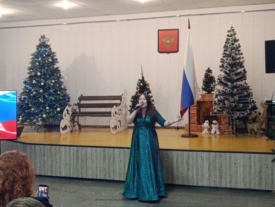 Конституция – основа развития: в Геническе вручили паспорта молодым гражданам Конституция – основа развития: в Геническе вручили паспорта молодым гражданам