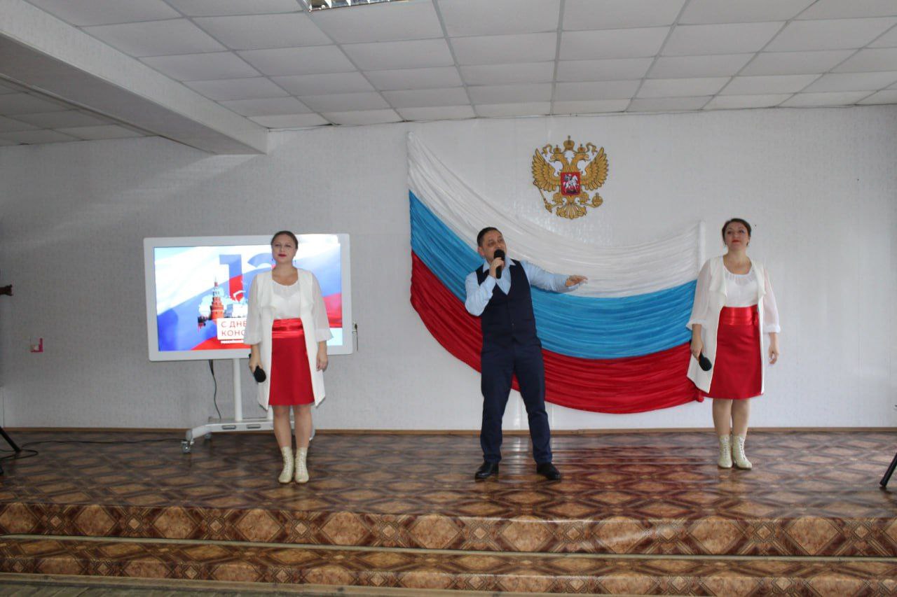 День Конституции Российской Федерации посвящен Основному закону нашей страны, закрепляющему права и свободы каждого гражданина, основы общественного строя и принципы организации власти День Конституции Российской Федерации посвящен Основному закону нашей страны, закрепляющему права и свободы каждого гражданина, основы общественного строя и принципы организации власти