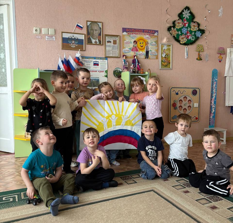 Маленькие граждане большой страны: в детском саду «Колокольчик» отметили День Конституции