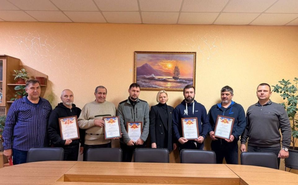 В Чаплинском округе наградили рязанских специалистов В Чаплинском округе наградили рязанских специалистов