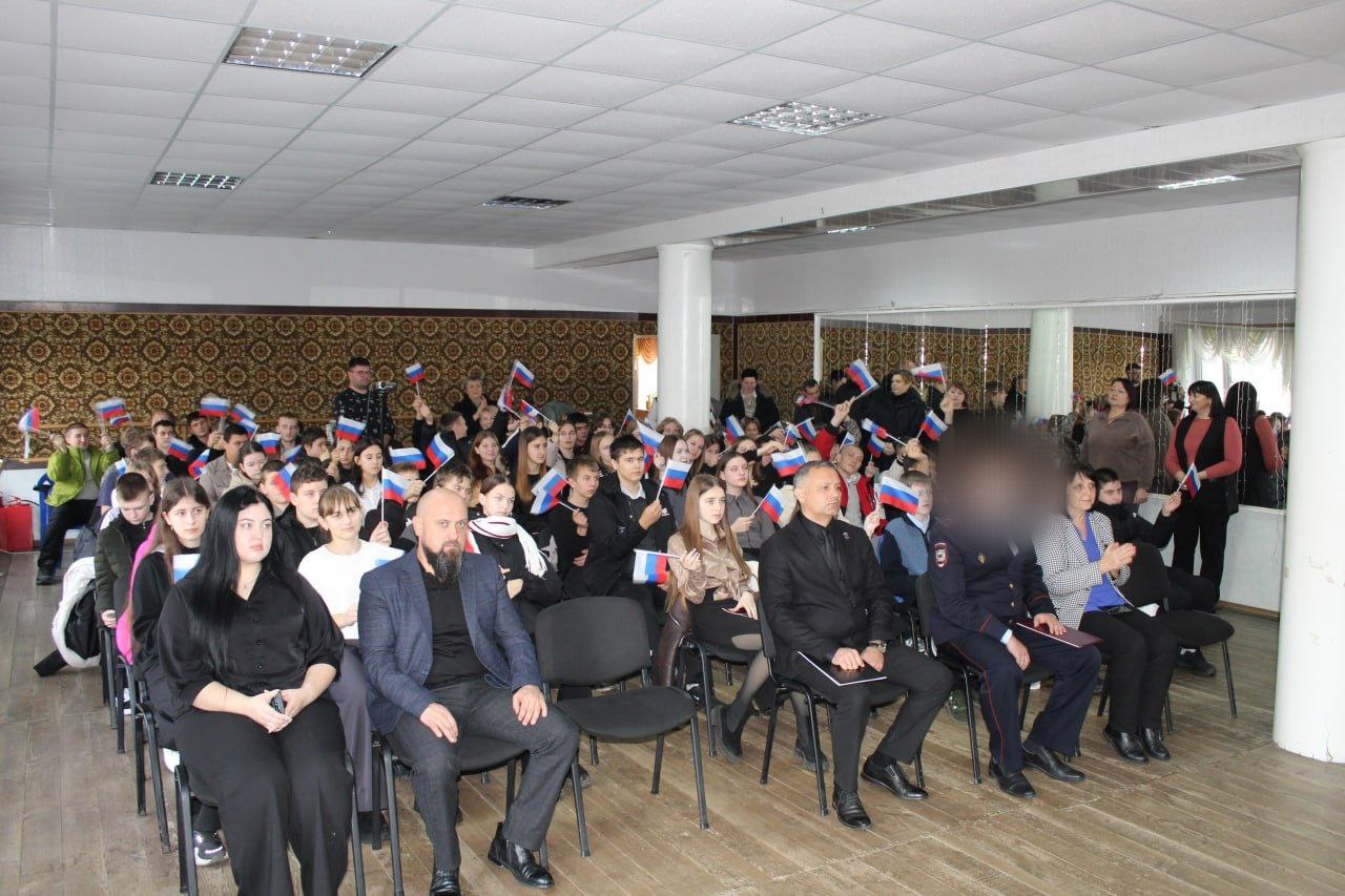 День Конституции Российской Федерации посвящен Основному закону нашей страны, закрепляющему права и свободы каждого гражданина, основы общественного строя и принципы организации власти День Конституции Российской Федерации посвящен Основному закону нашей страны, закрепляющему права и свободы каждого гражданина, основы общественного строя и принципы организации власти