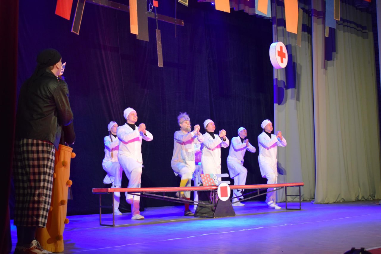 В Новотроицком Центре культуры и досуга прошёл долгожданный спектакль омского ТЮЗа В Новотроицком Центре культуры и досуга прошёл долгожданный спектакль омского ТЮЗа