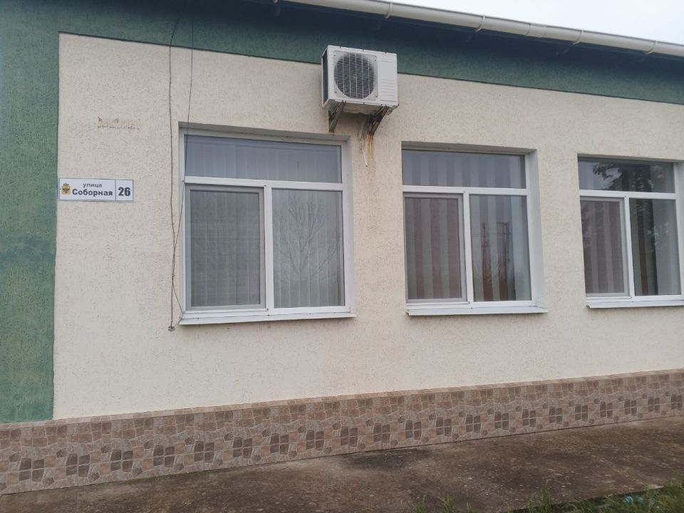 В Тавричанке заменили украинские адресные таблички на русскоязычные В Тавричанке заменили украинские адресные таблички на русскоязычные