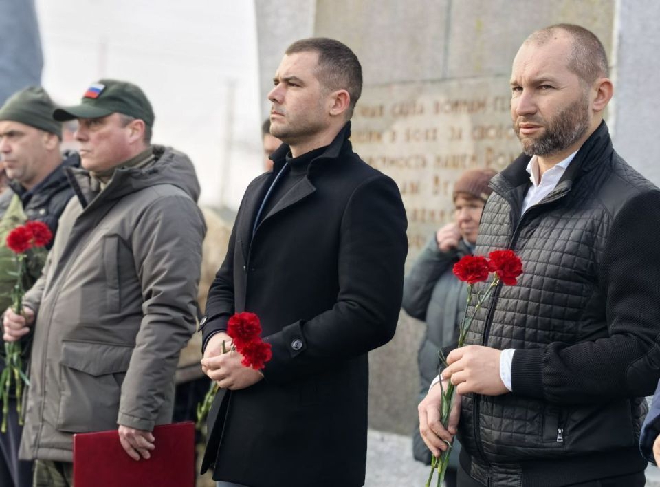 В селе Богдановка Каховского округа открыли мемориальную доску нашему земляку — Геннадию Сергеевичу Колодию, погибшему при выполнении боевых задач на территории ДНР В селе Богдановка Каховского округа открыли мемориальную доску нашему земляку — Геннадию Сергеевичу Колодию, погибшему при выполнении боевых задач на территории ДНР