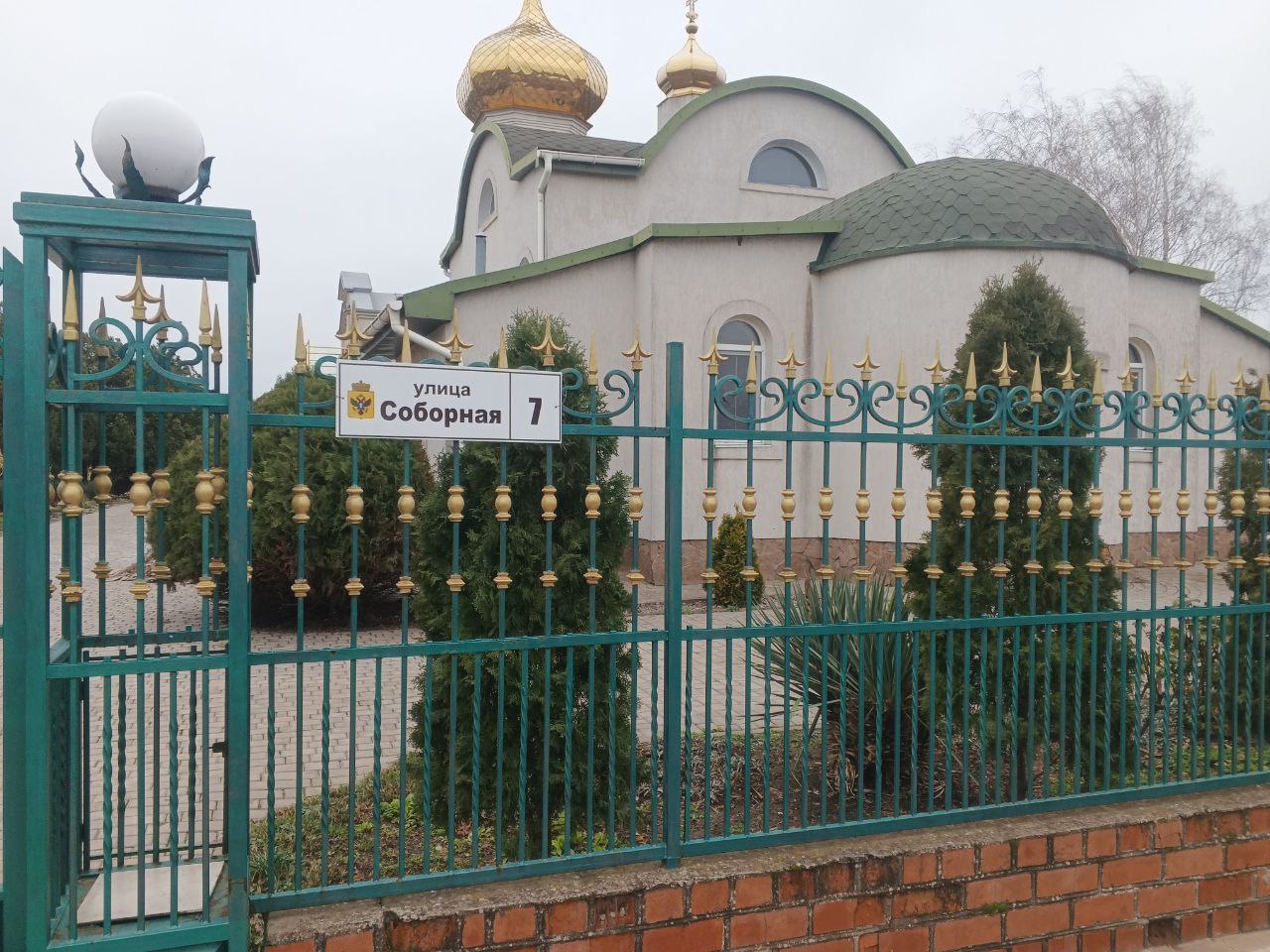 В Тавричанке заменили украинские адресные таблички на русскоязычные В Тавричанке заменили украинские адресные таблички на русскоязычные