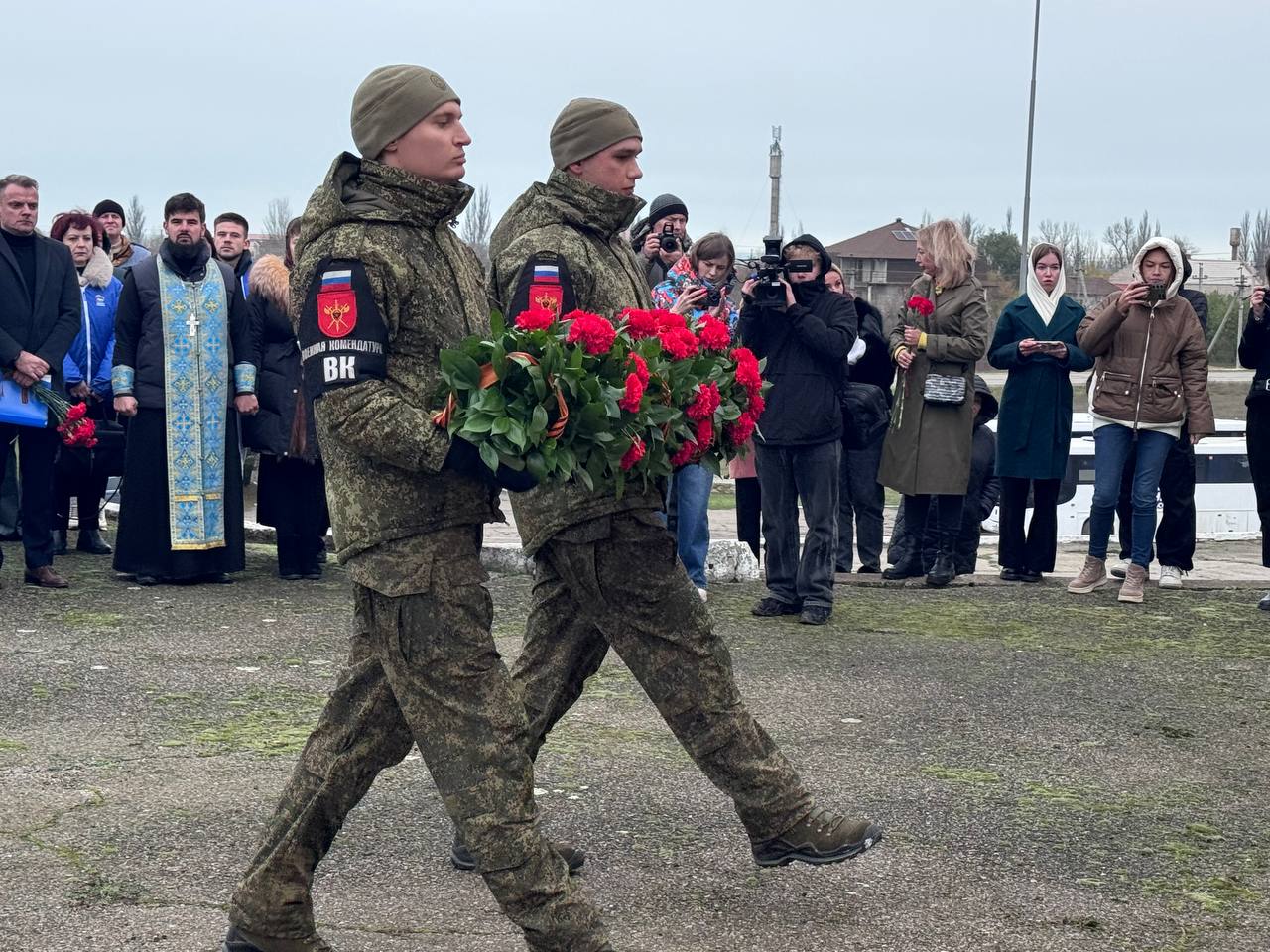 Владимир Сальдо: В честь Героев Отечества в Геническом округе прошла памятная акция у монумента морякам-артиллеристам 127-й батареи Владимир Сальдо: В честь Героев Отечества в Геническом округе прошла памятная акция у монумента морякам-артиллеристам 127-й батареи