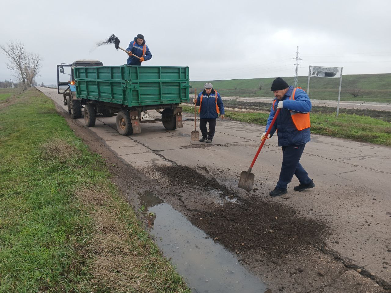 В Каховском округе продолжается временный ремонт дорог В Каховском округе продолжается временный ремонт дорог