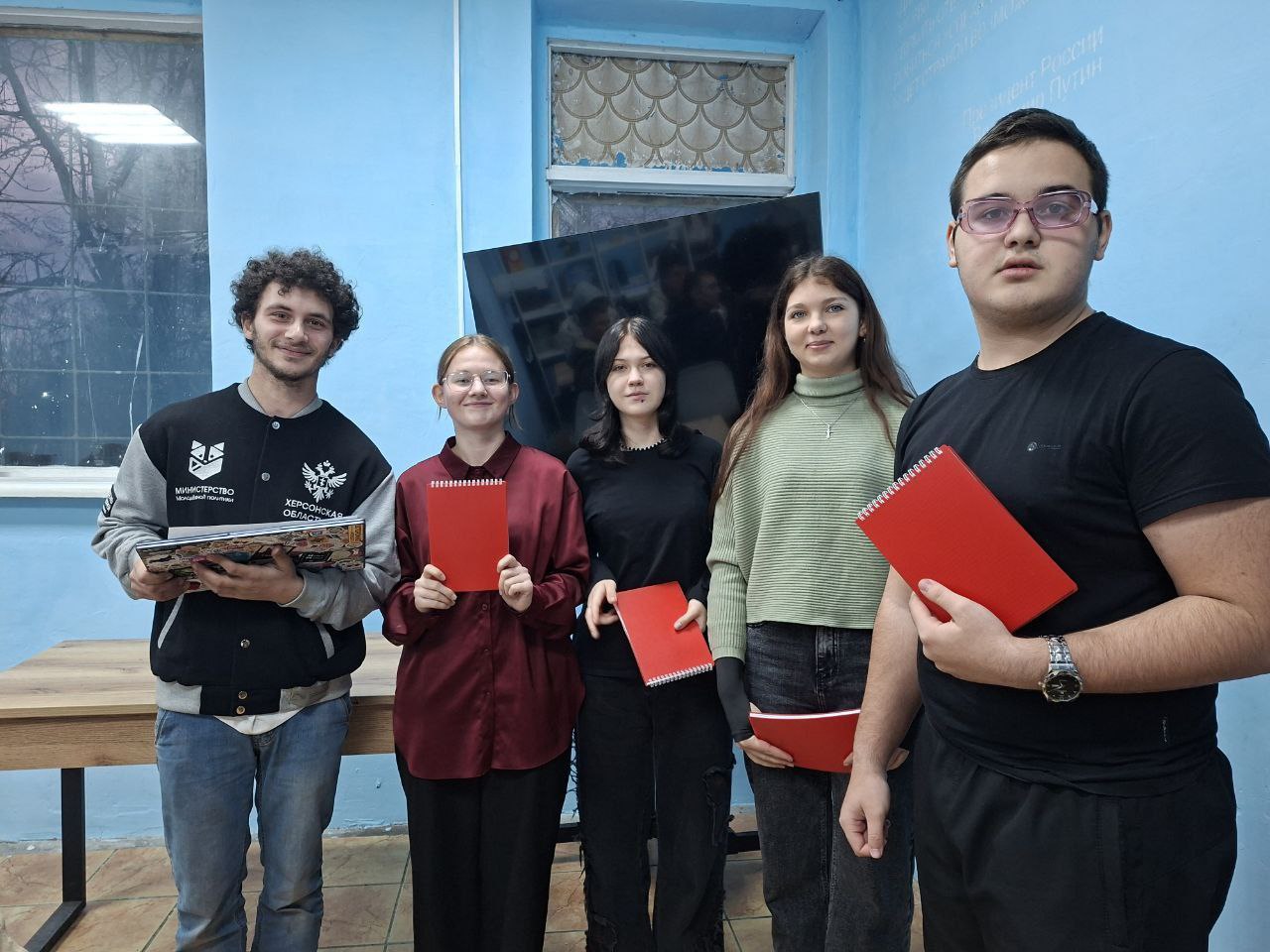 Молодёжь Геническа проверила знания основного закона! Молодёжь Геническа проверила знания основного закона!