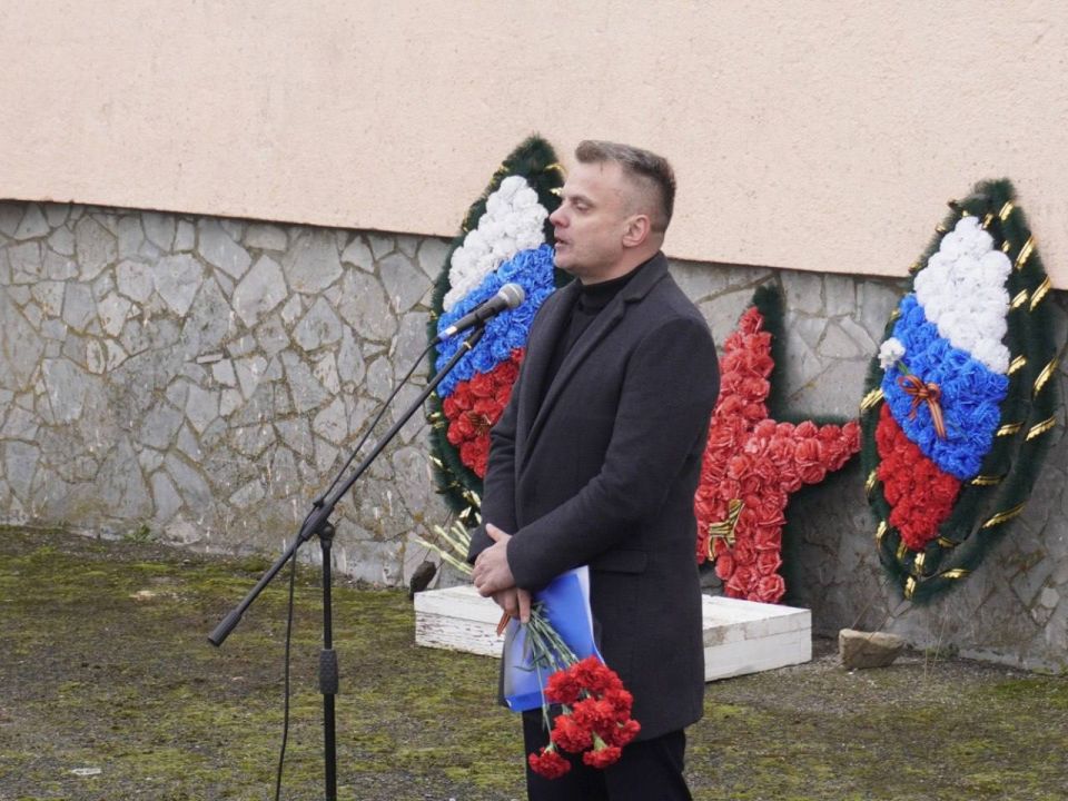 Владимир Сальдо: В честь Героев Отечества в Геническом округе прошла памятная акция у монумента морякам-артиллеристам 127-й батареи Владимир Сальдо: В честь Героев Отечества в Геническом округе прошла памятная акция у монумента морякам-артиллеристам 127-й батареи