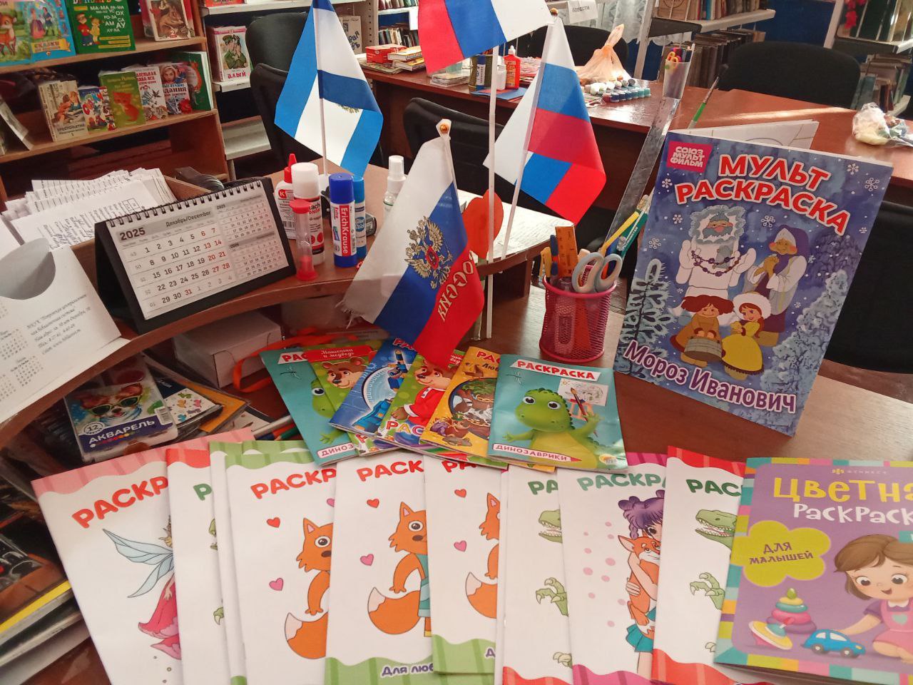 В Братской библиотеке царит новогоднее настроение! Идёт подготовка к празднику! В Братской библиотеке царит новогоднее настроение! Идёт подготовка к празднику!