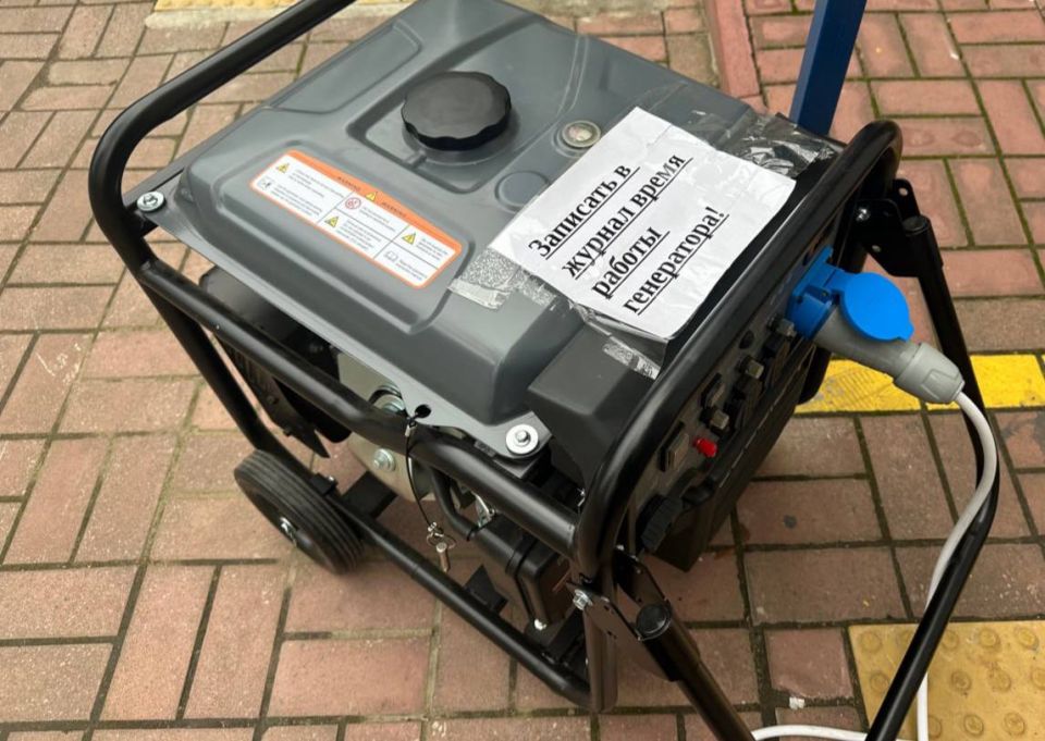 Зима в Херсоне. Сегодня на улицах — цветы, сети и генераторы Зима в Херсоне. Сегодня на улицах — цветы, сети и генераторы