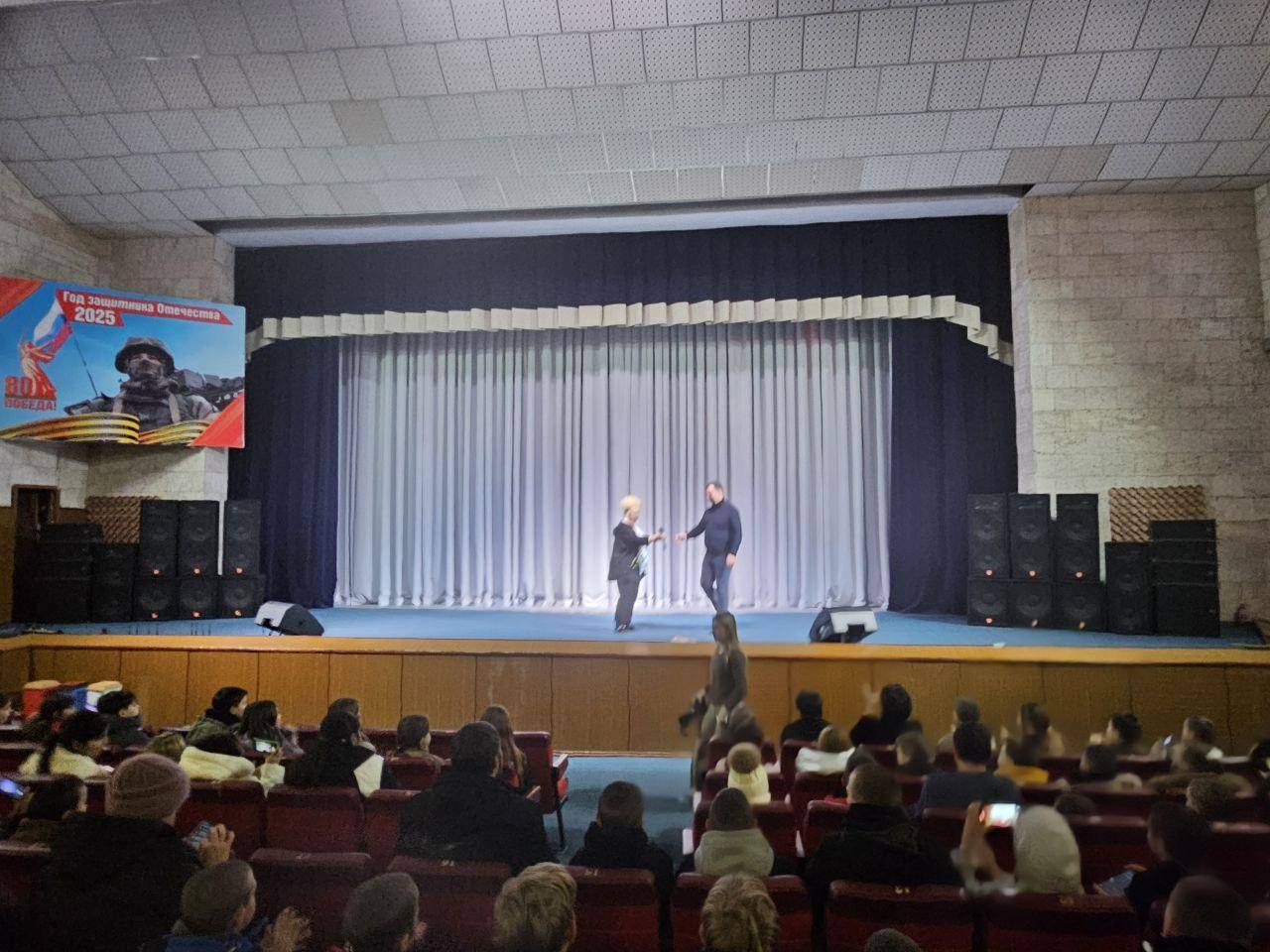 В Скадовске состоялся спектакль для детей от Донецкого театра кукол В Скадовске состоялся спектакль для детей от Донецкого театра кукол