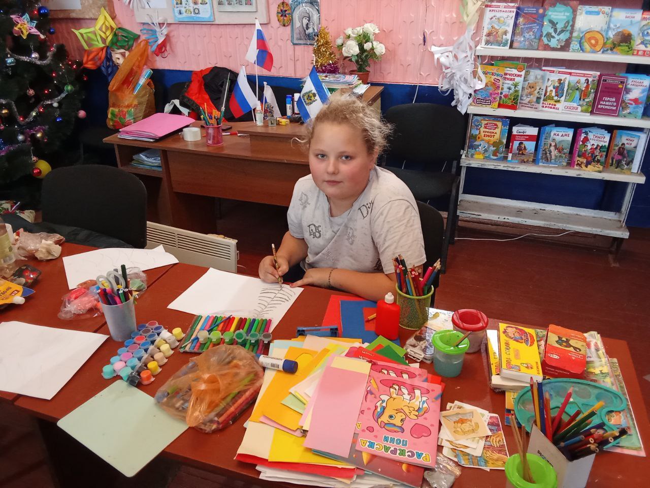 В Братской библиотеке царит новогоднее настроение! Идёт подготовка к празднику!