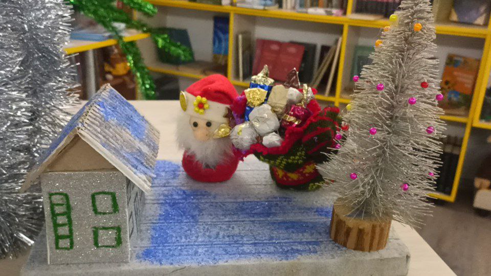 В библиотеке пгт Любимовка проходит выставка новогодних поделок "Каховская снежинка" В библиотеке пгт Любимовка проходит выставка новогодних поделок "Каховская снежинка"