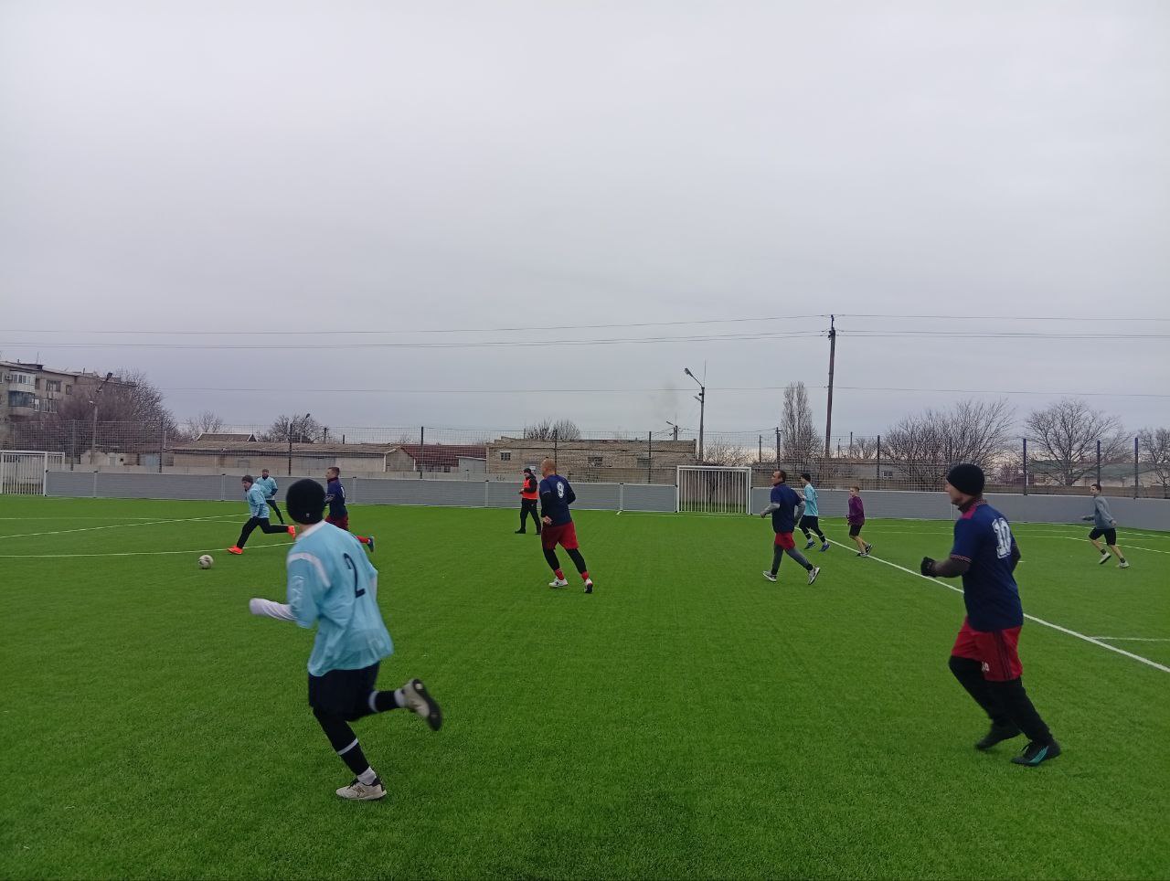 14 декабря в рамках четвертого тура областного чемпионата по футболу 88 среди любительских команд состоялся захватывающий матч, в котором команда "Рубановка" из Великолепетихского округа встретилась с командой «Ветеран» из... 14 декабря в рамках четвертого тура областного чемпионата по футболу 88 среди любительских команд состоялся захватывающий матч, в котором команда "Рубановка" из Великолепетихского округа встретилась с командой «Ветеран» из...