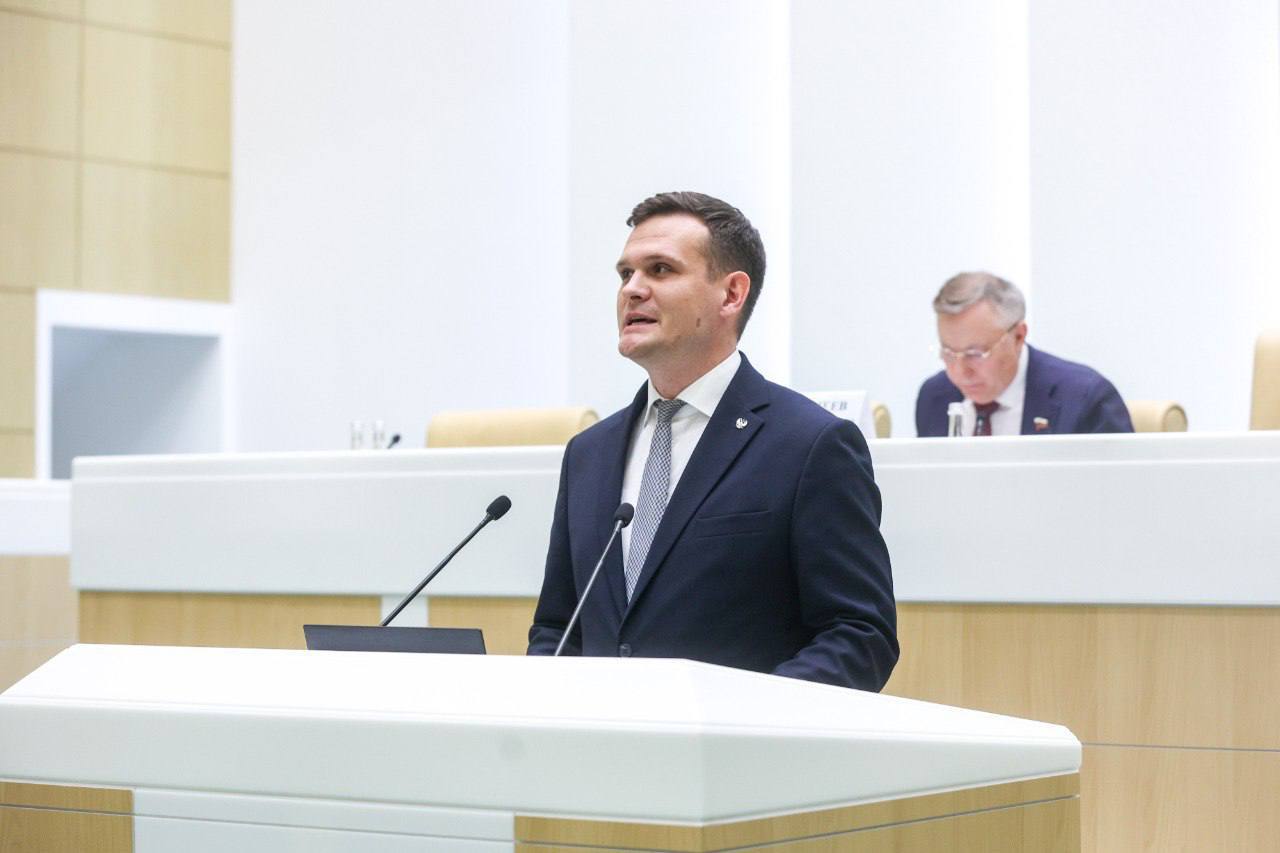 Пленарное заседание в стенах Совета Федерации Пленарное заседание в стенах Совета Федерации