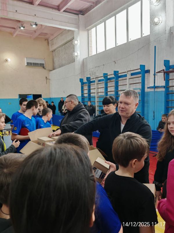 Предновогодний турнир по настольному теннису собрал более 40 спортсменов в Геническе Предновогодний турнир по настольному теннису собрал более 40 спортсменов в Геническе
