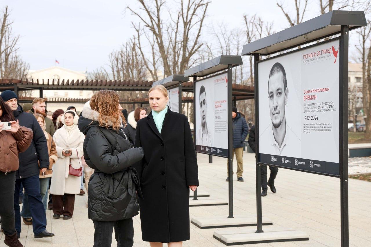 ЛуганскИнформЦентр совместно с луганским отделением Союза журналистов РФ открыл в сквере имени Героев Великой Отечественной войны в Луганске фотовыставку «Погибли за правду», посвященную памяти работников медиасферы... ЛуганскИнформЦентр совместно с луганским отделением Союза журналистов РФ открыл в сквере имени Героев Великой Отечественной войны в Луганске фотовыставку «Погибли за правду», посвященную памяти работников медиасферы...