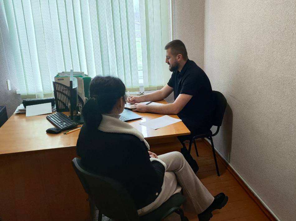 Прием граждан в селе Дмитровка Каховского округа провел руководитель фракции «Единая Россия», председатель Совета депутатов Александр Зуев Прием граждан в селе Дмитровка Каховского округа провел руководитель фракции «Единая Россия», председатель Совета депутатов Александр Зуев