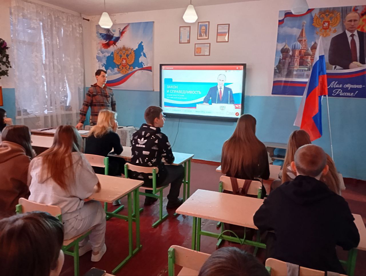 15 декабря 2025 года, в ГБОУ ХО "Верхнесерогозская школа Нижнесерогозского района" были проведены занятия внеурочной деятельности "Разговоры о важном"в 1-11 классах на тему: "Закон и справедливость 15 декабря 2025 года, в ГБОУ ХО "Верхнесерогозская школа Нижнесерогозского района" были проведены занятия внеурочной деятельности "Разговоры о важном"в 1-11 классах на тему: "Закон и справедливость