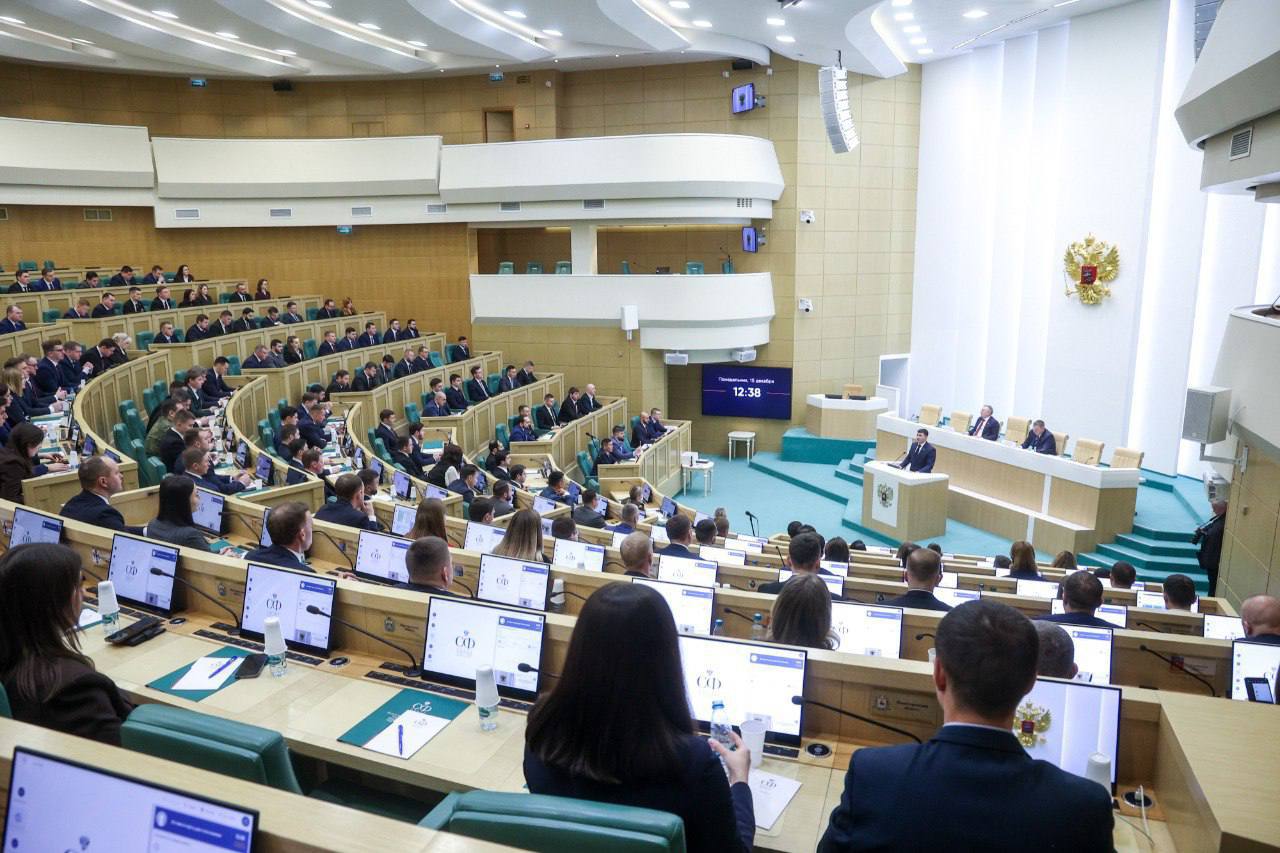 Пленарное заседание в стенах Совета Федерации