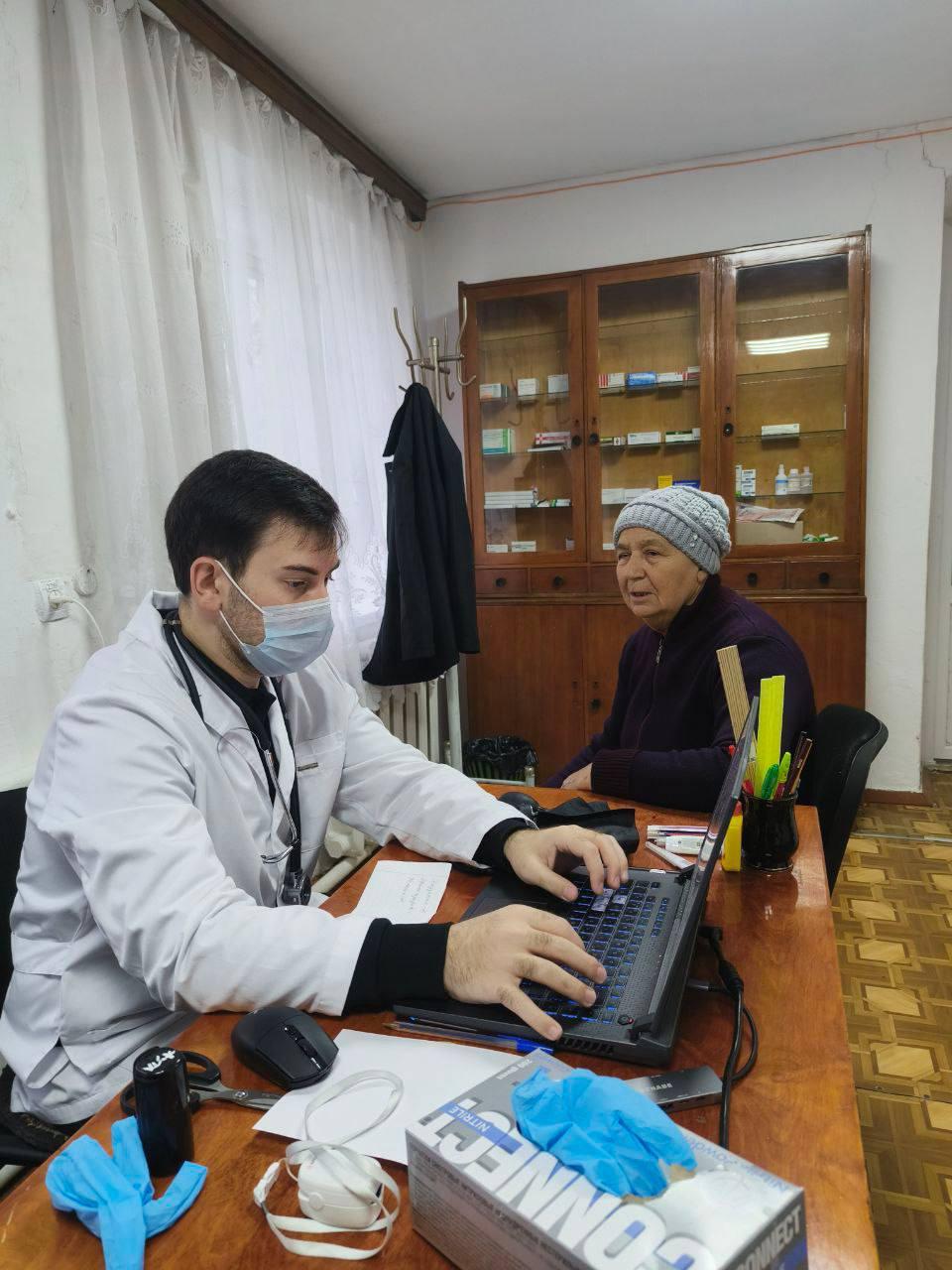 Врачи из Адыгеи проводят диспансеризацию в Херсонской области Врачи из Адыгеи проводят диспансеризацию в Херсонской области