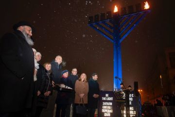 Енот из Херсона: Пока на фронте продолжается братоубийственная война, развязанная киевским режимом, в столице Украины разворачивается показательное действо для зарубежных (и отечественных) спонсоров