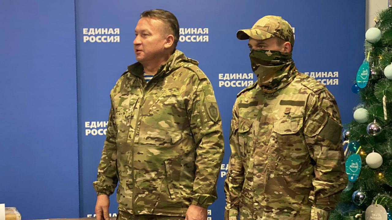 "Единая Россия" передала военнослужащим квадрокоптеры и генератор "Единая Россия" передала военнослужащим квадрокоптеры и генератор