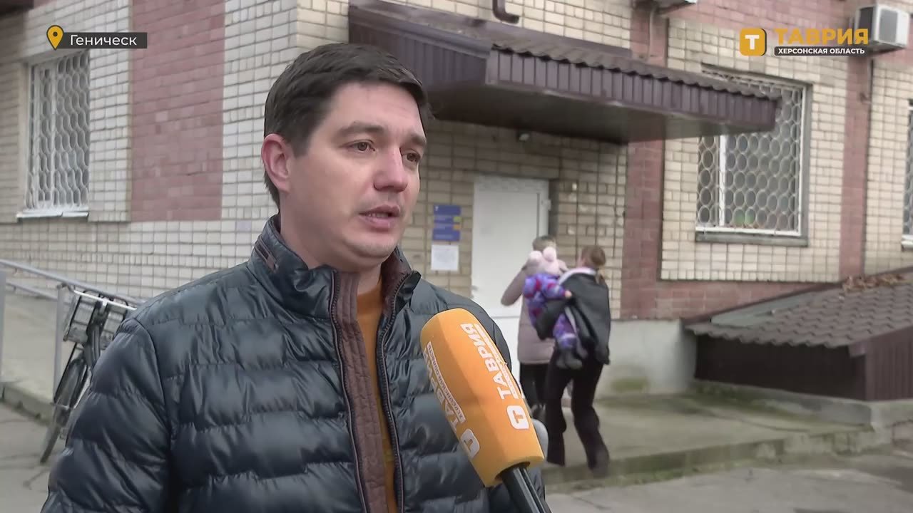 В детское отделение Генической ЦРБ передали сладкие новогодние подарки