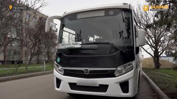 В общественном транспорте Геническа появились плакаты от активистов Движения Первых