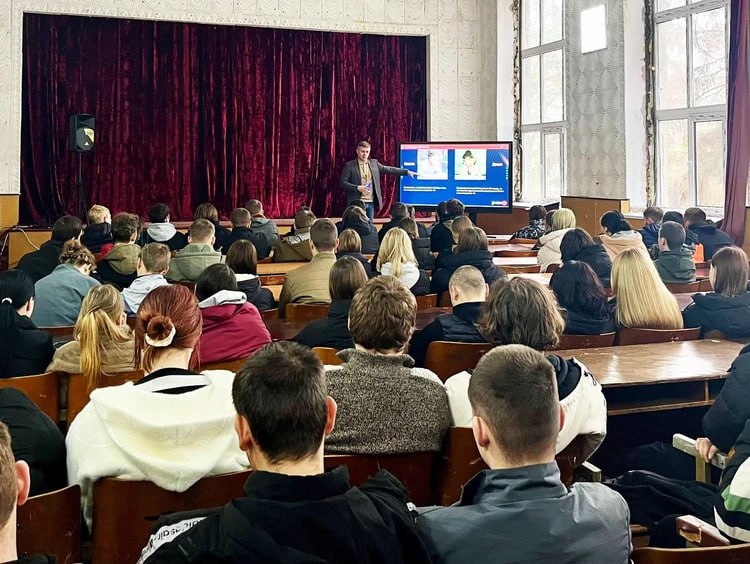 Путь к успеху – работа над собой: Известный телеведущий встретился со студентами вузов Херсонщины Путь к успеху – работа над собой: Известный телеведущий встретился со студентами вузов Херсонщины