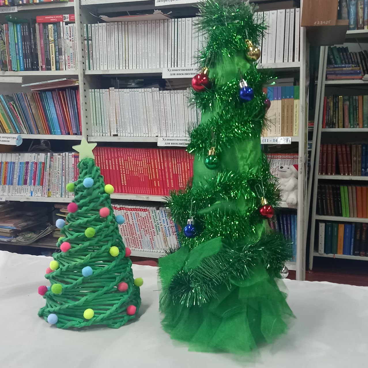 Посмотрите, какие волшебные новогодние поделки сделали в Раздольненской библиотеке для участия в арт-конкурсе новогодних инсталляций “Каховская снежинка" Посмотрите, какие волшебные новогодние поделки сделали в Раздольненской библиотеке для участия в арт-конкурсе новогодних инсталляций “Каховская снежинка"