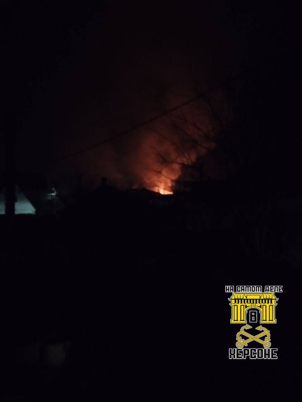 Взрывы в Геническе час назад — удар украинского режима по частному сектору, где живут только гражданские люди Взрывы в Геническе час назад — удар украинского режима по частному сектору, где живут только гражданские люди