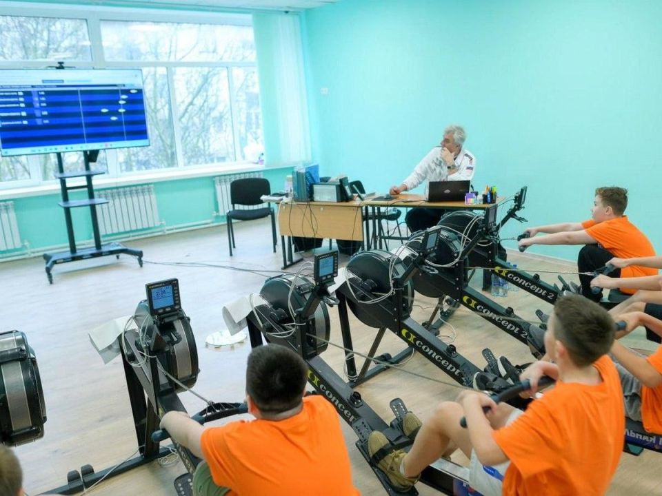 Генические гребцы успешно выступили на Всероссийской «Школьной гребной лиге» и Первенстве области, соревнуясь онлайн с 60 городами России благодаря современному оборудованию Генические гребцы успешно выступили на Всероссийской «Школьной гребной лиге» и Первенстве области, соревнуясь онлайн с 60 городами России благодаря современному оборудованию