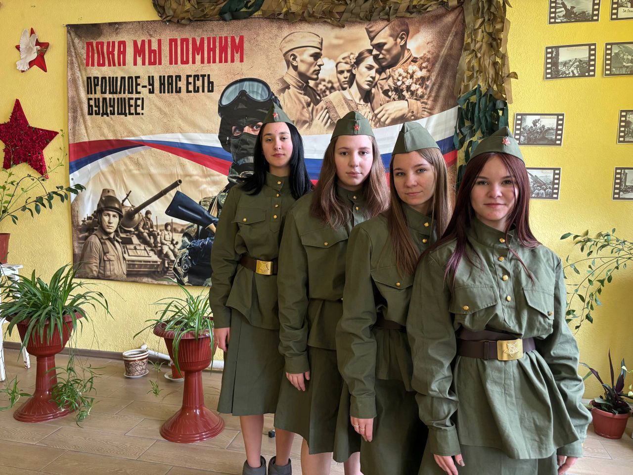 Участники "Движения Первых" в ГБОУ ХО "Нижнесерогозская школа Нижнесерогозского района" подготовили яркий и трогательный танцевальный номер — исполнение песни и танца "Смуглянка"