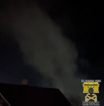 Взрывы в Геническе час назад — удар украинского режима по частному сектору, где живут только гражданские люди